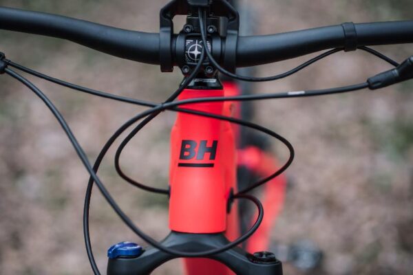 BH VTT Electrique ATOM 29 (EA622) Shimano 9V 500Wh Taille L