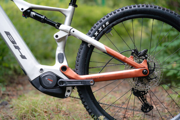 BH VTT Electrique ATOM 29 (EA625) Shimano Alivio 9sp T/MD BLANC