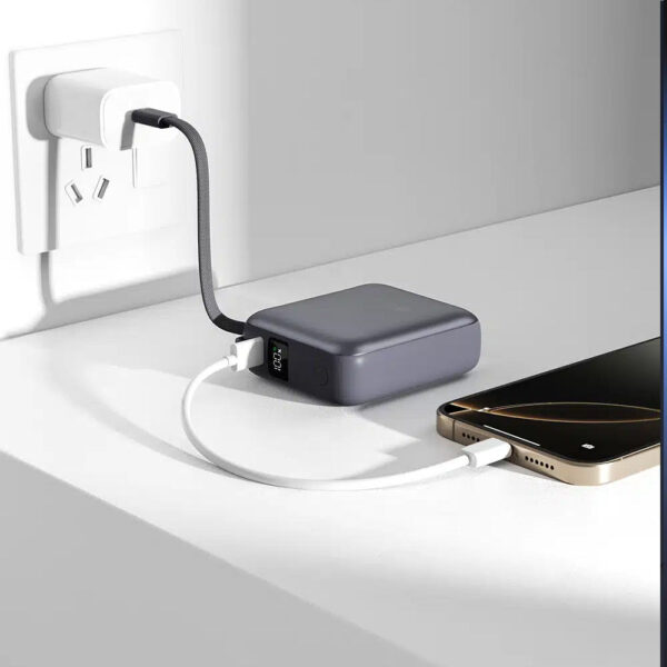 DEVIA Ultra1 PD 35W Power Bank With Built-in Cable 10000mAh