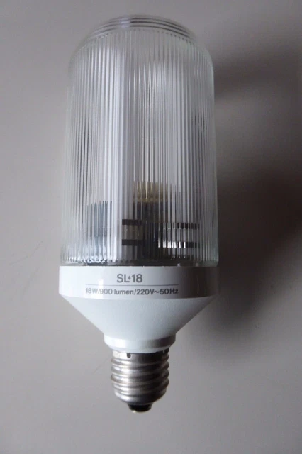 LAMPADAIRE SOLAIRE SLL-18 22W 2200Lumens